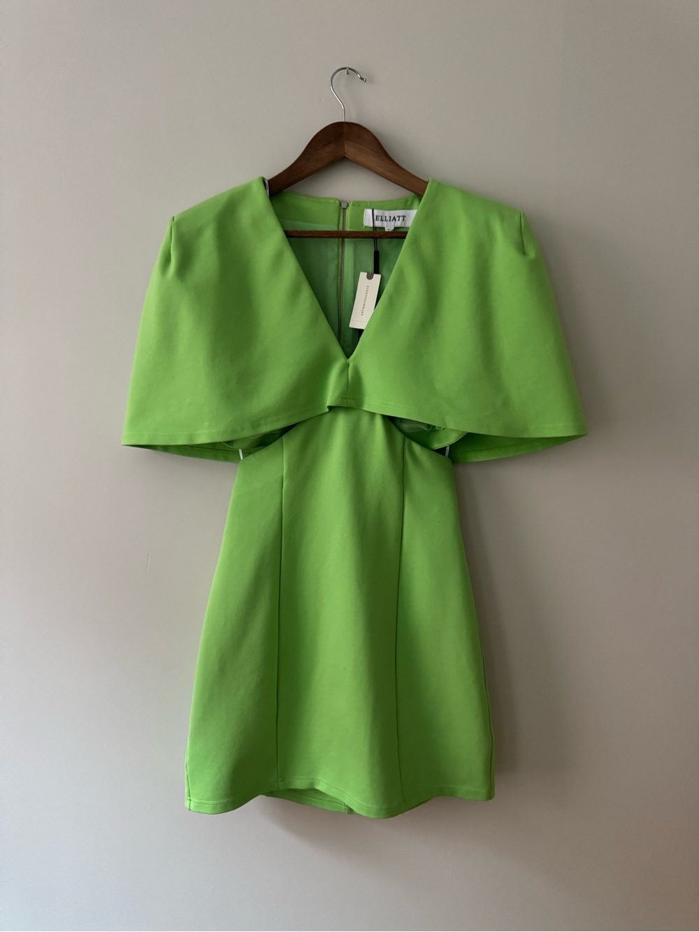 NWT ELLIATT V-Neck Cape Mini Dress M - Picture 2 of 15